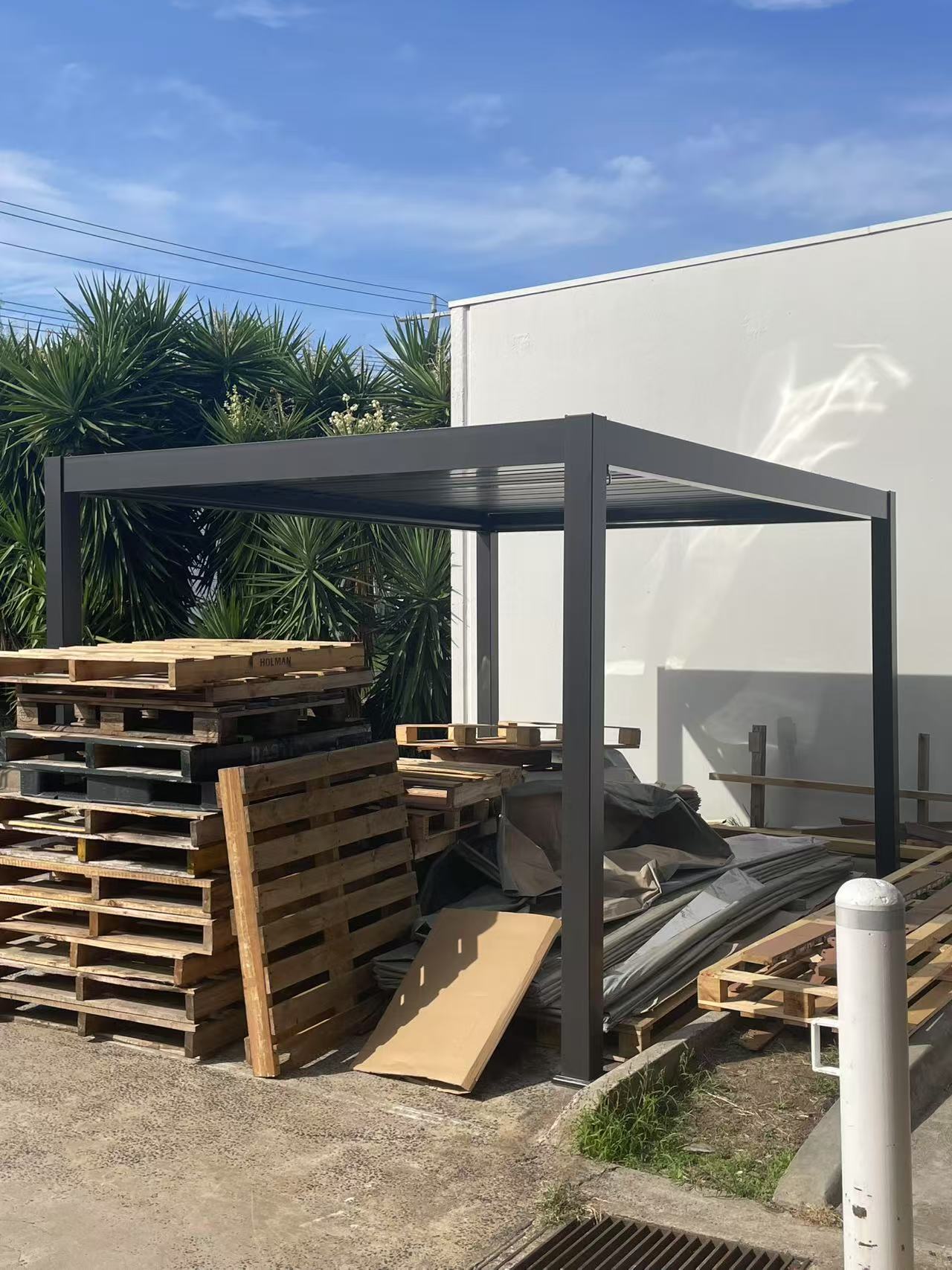 Stellaris Manual Series Freestanding Louvre Roof Aluminium Pergola