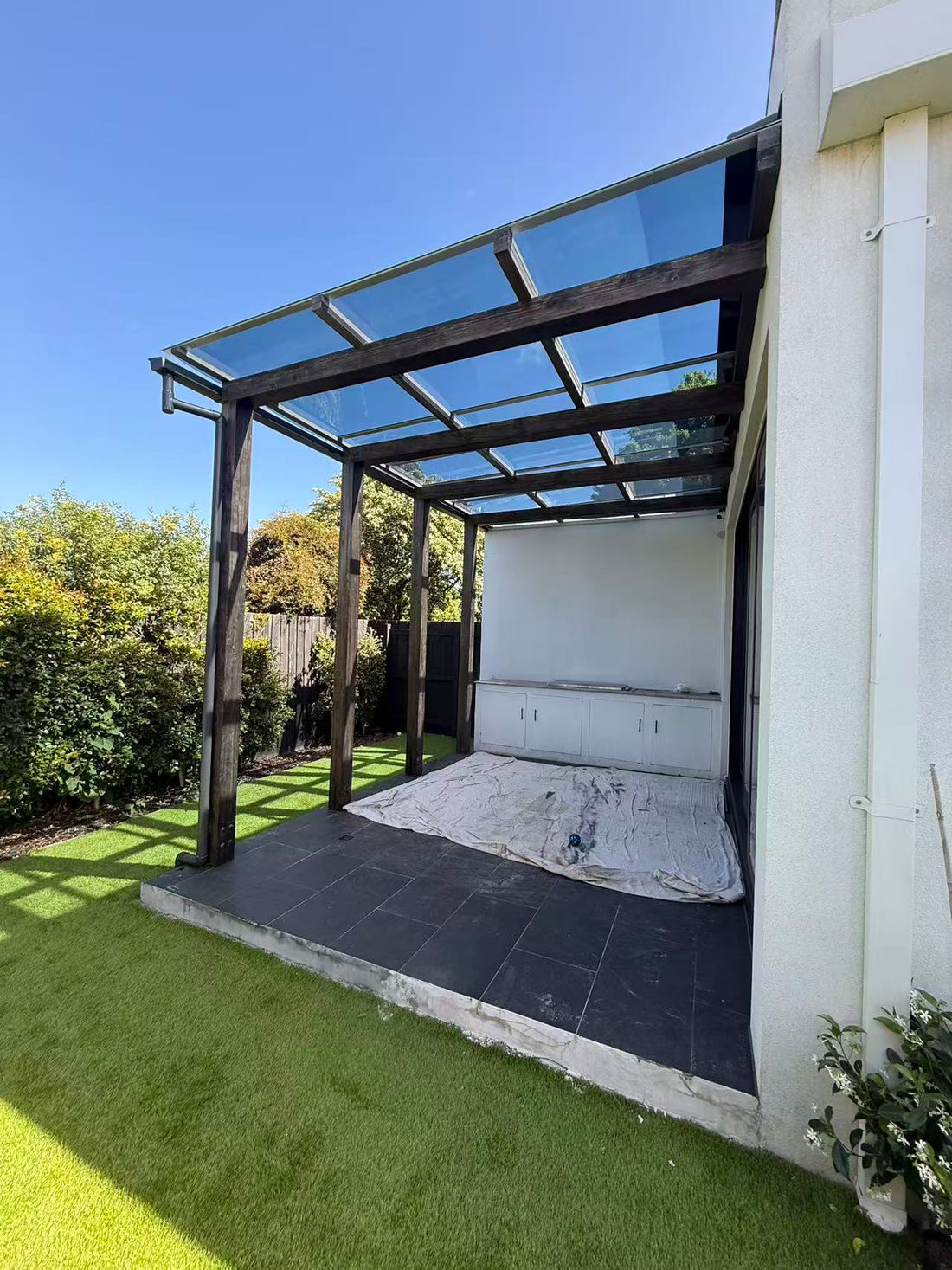 Revamping Outdoor Living in Bentleigh: A Polycarbonate Flat Sheets Pergola Roof Transformation