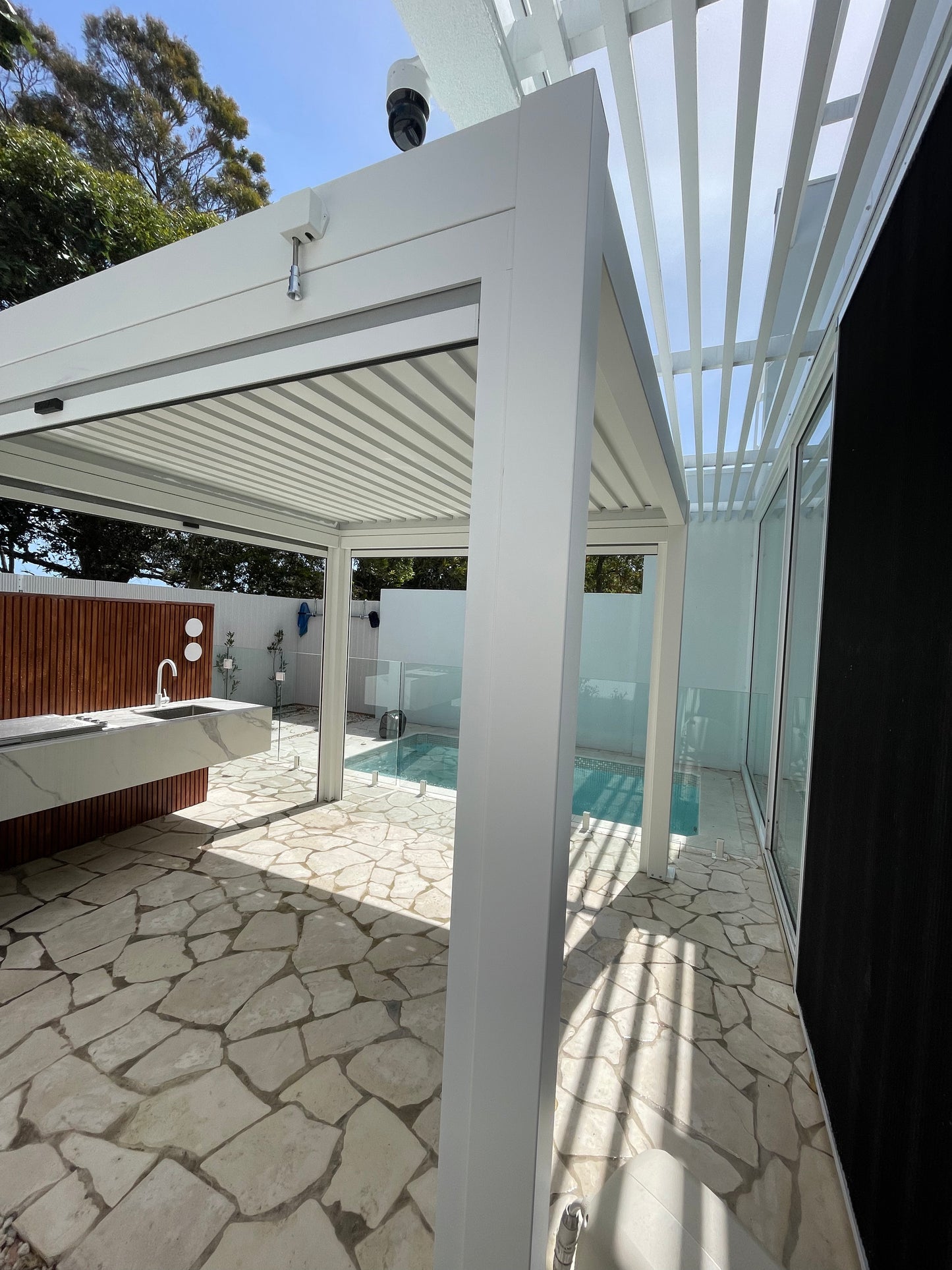 Stellaris Manual Series Freestanding Louvre Roof Aluminium Pergola